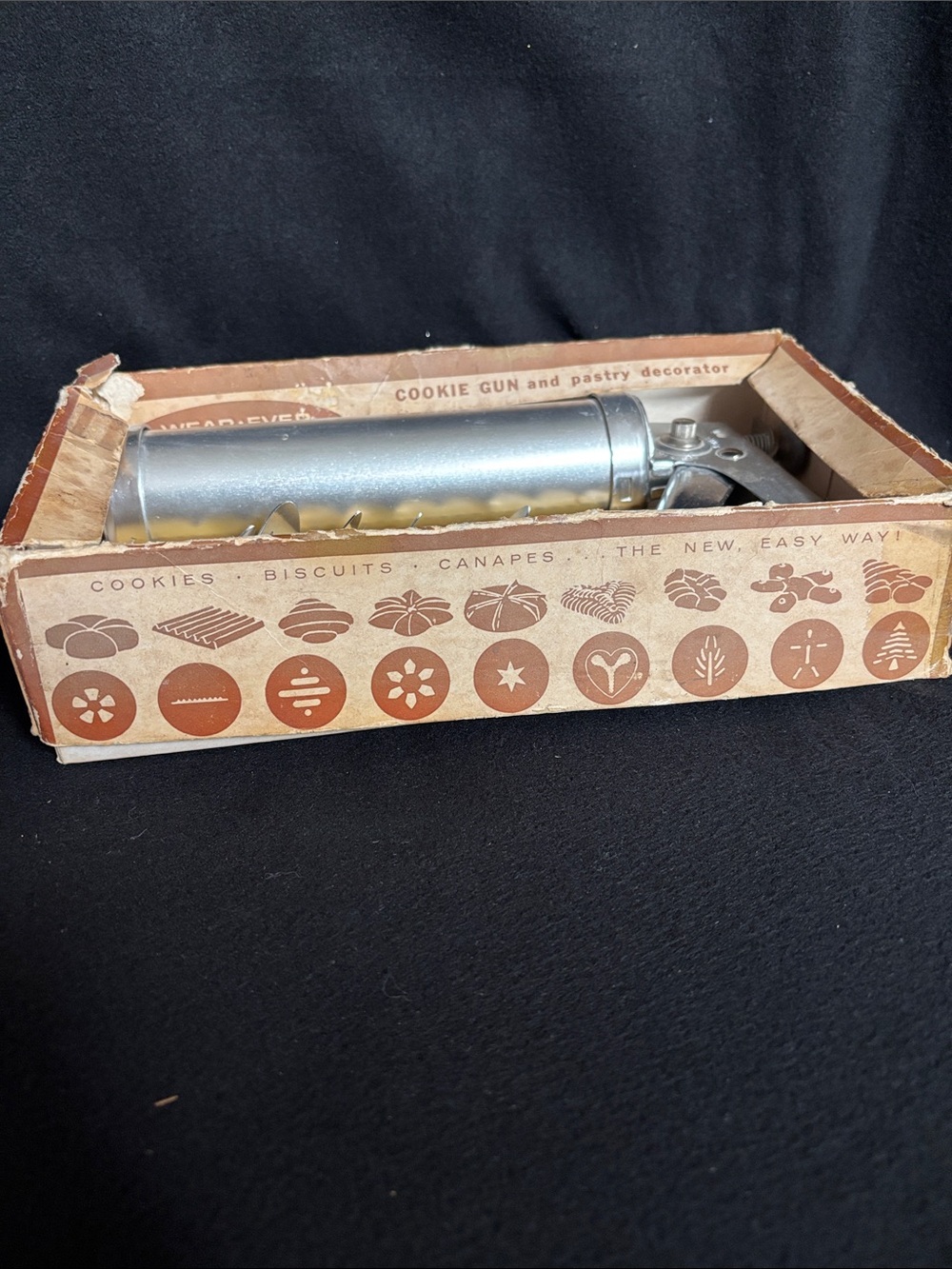 Wear-Ever Model 3365 aluminum cookie gun and pastry decorator kit original box - Picture 3 of 3